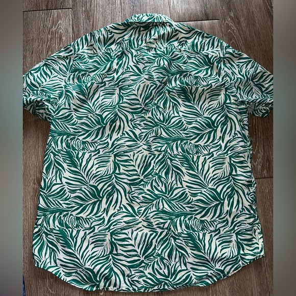 Levi’s leaf button down 🌿 - Picture 8 of 8